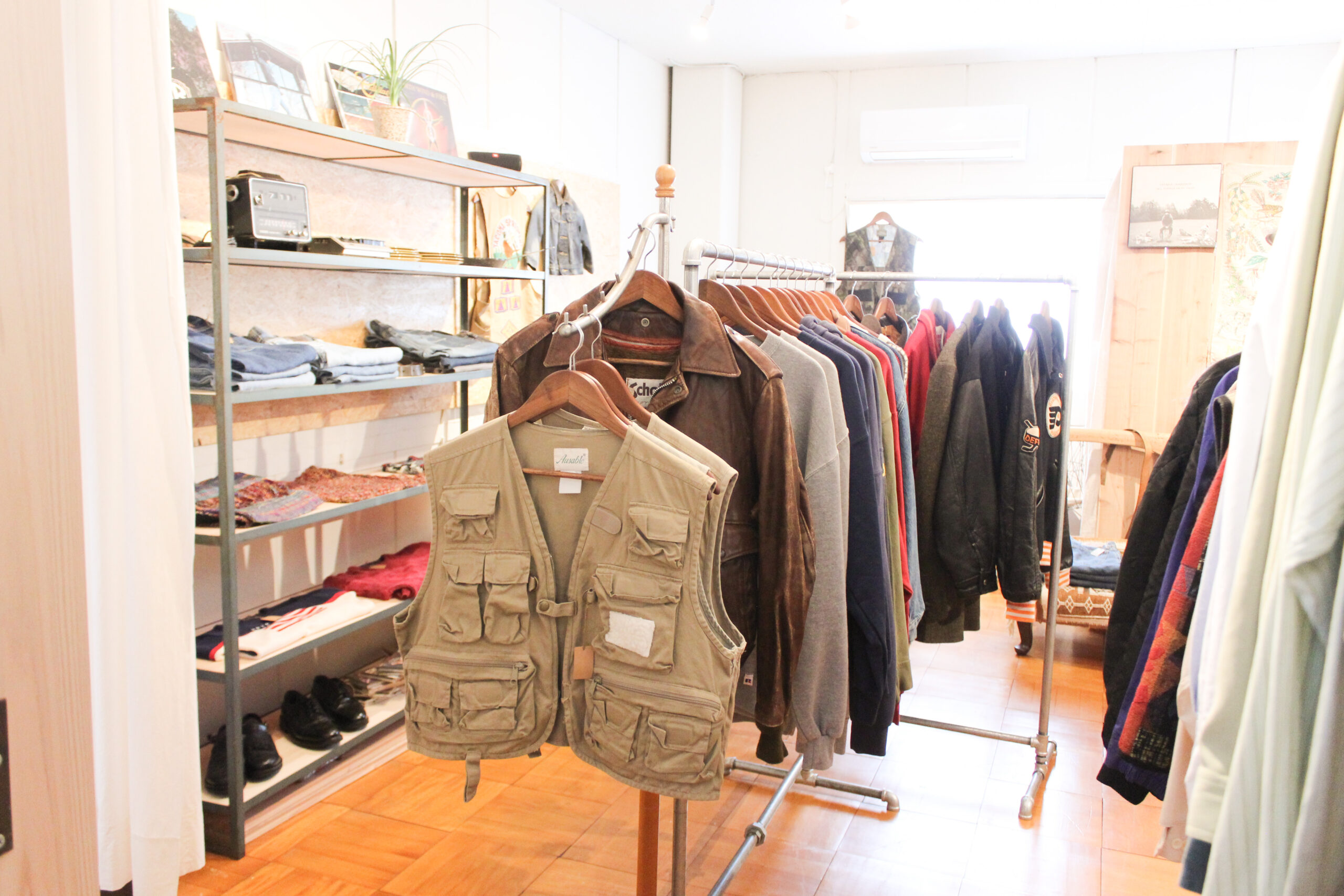 60s-90sのアイテムが並ぶ、広陵町 奈良アンティークビルの古着屋「abst」