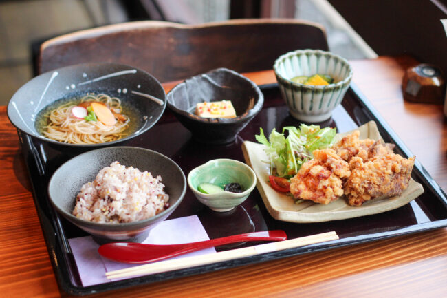 歴史的建造物を利用した「和CAFE 布穀薗」で斑鳩名物 竜田揚げランチ！